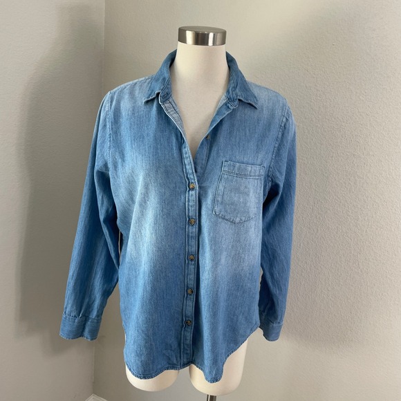 Old Navy Tops - Old Navy Womens Large Classic Shirt Light Wash Denim Button Up Chambray Top